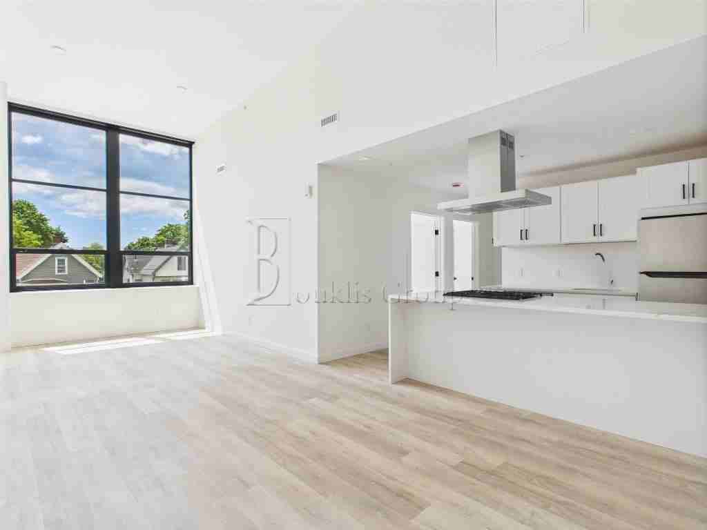 165 Richards St #105