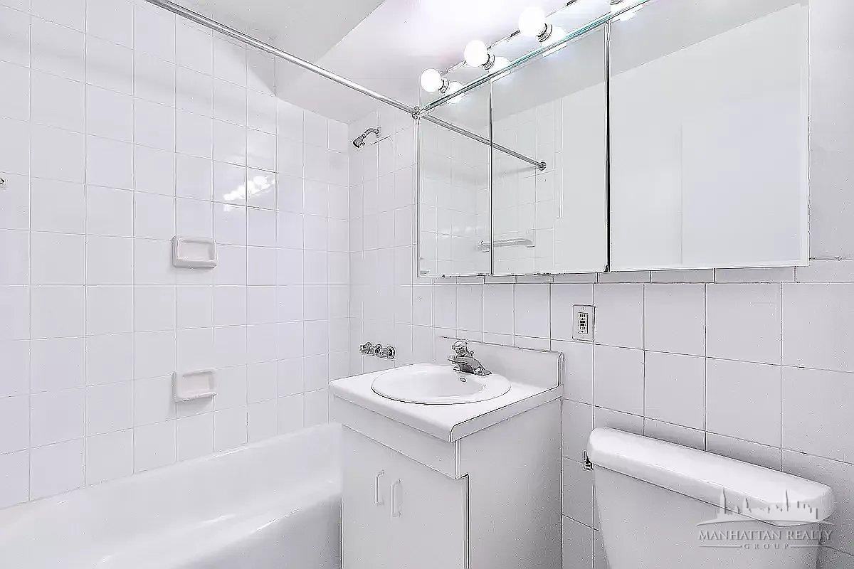 E 46th St #11T - Photo 4 of 6