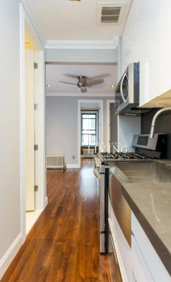 E 3rd St #1A - Photo 6 of 10