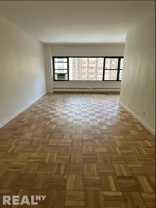 E 55th St #4R - Photo 1 of 1