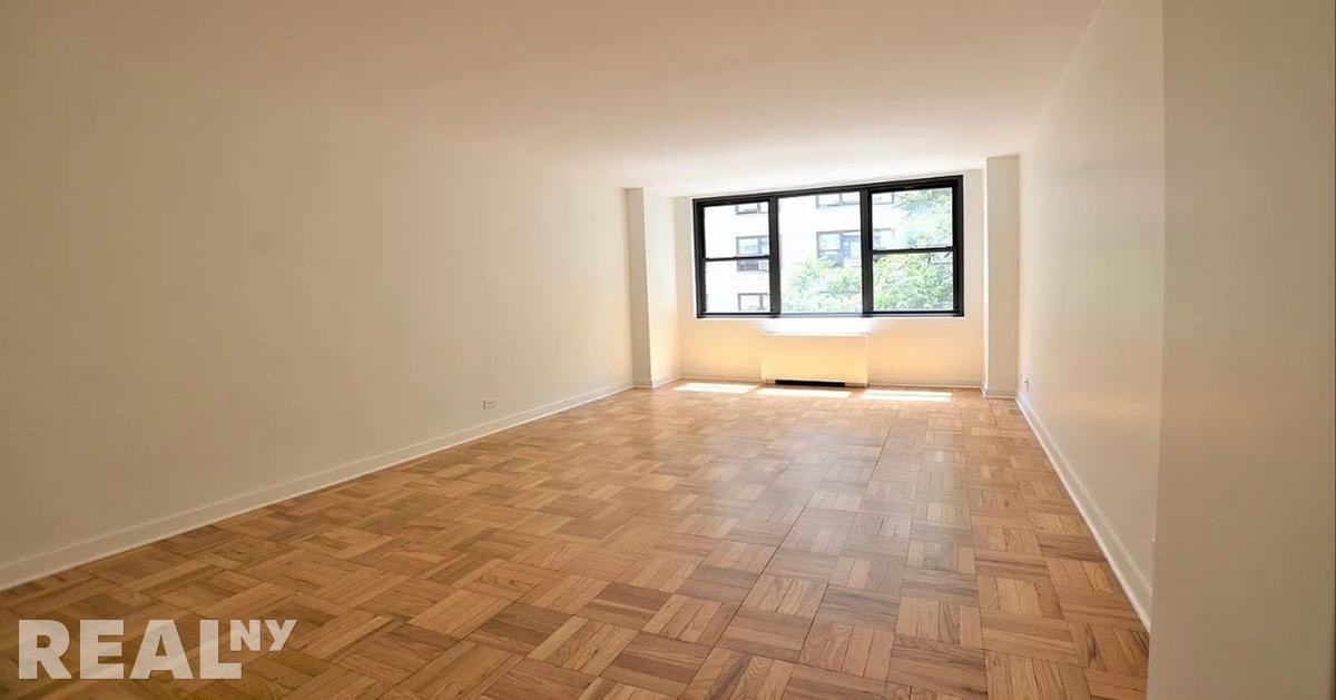 E 49th St #5T - Photo 4 of 7