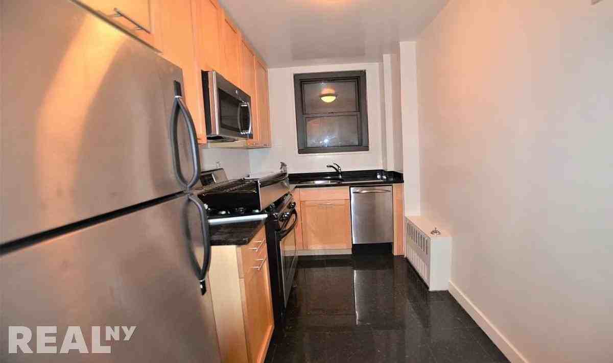 E 49th St #5T - Photo 5 of 7