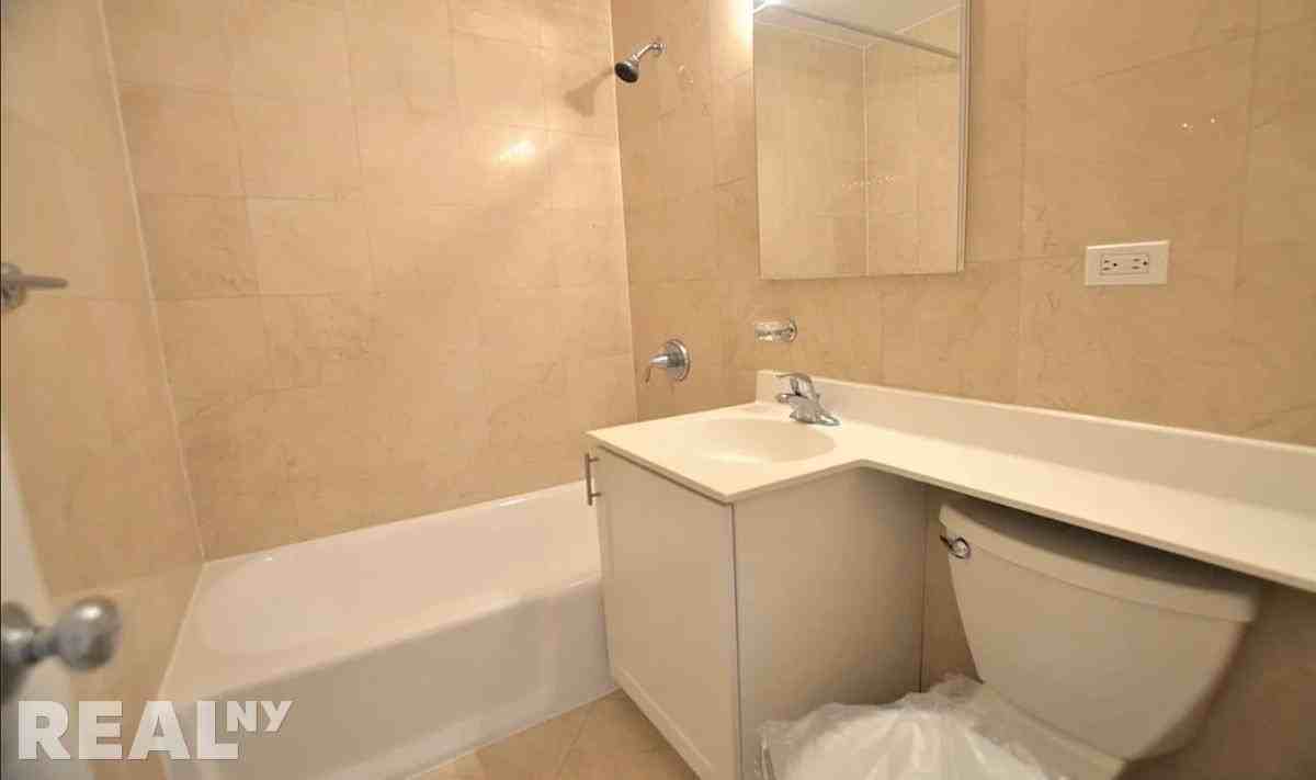 E 49th St #5T - Photo 6 of 7