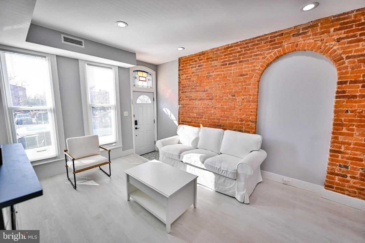 1015 Riverside Ave - Photo 5 of 39