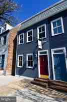 featured image of 216 S Henry St