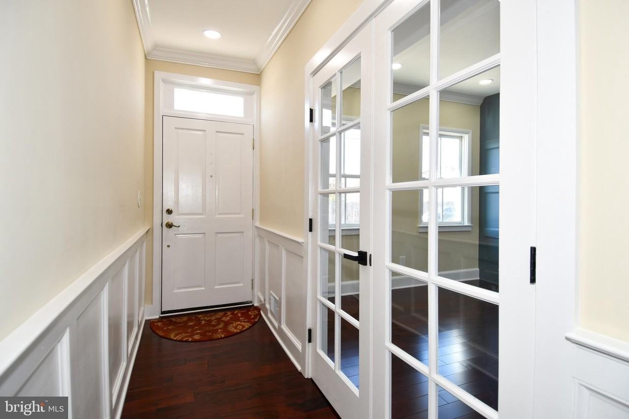 216 S Henry St - Photo 4 of 36