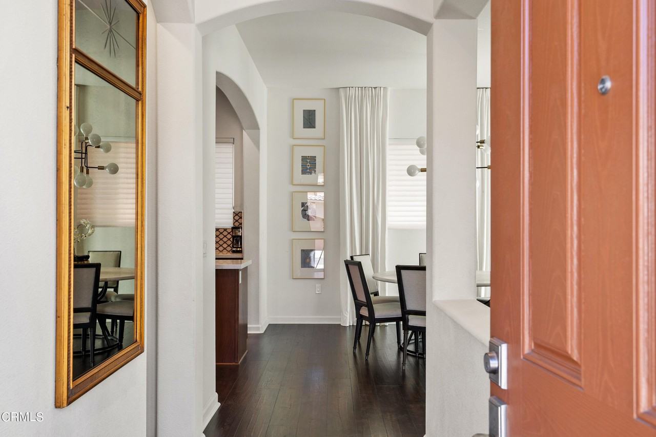 1560 Thorpe Trl - Photo 3 of 31