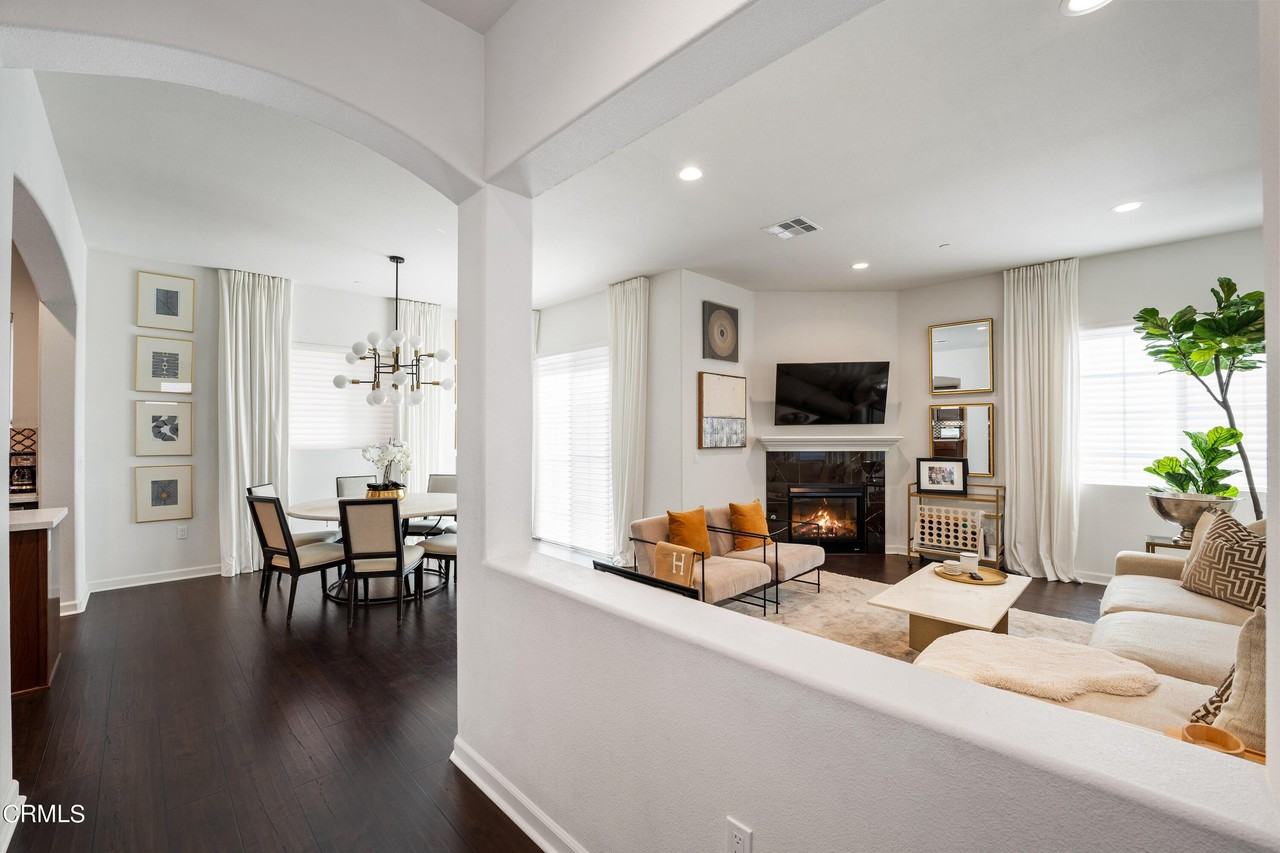 1560 Thorpe Trl - Photo 4 of 31