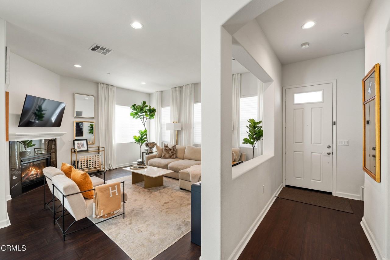 1560 Thorpe Trl - Photo 5 of 31