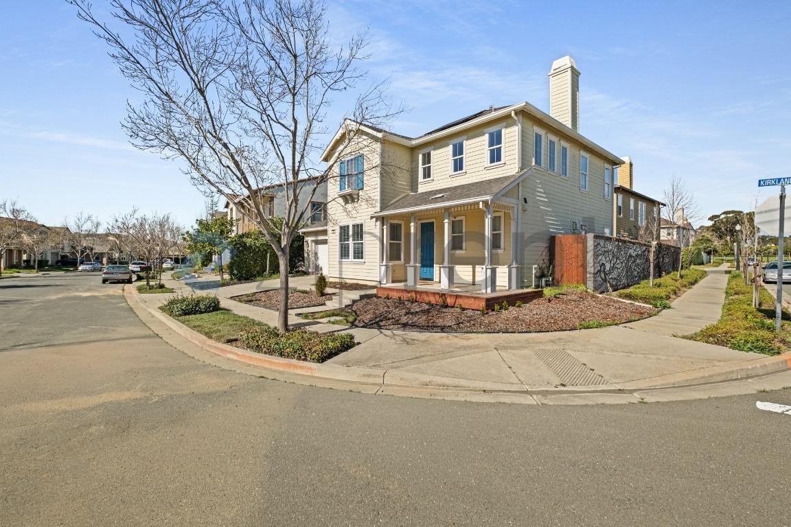 581 Kirkland Ave - Photo 4 of 40