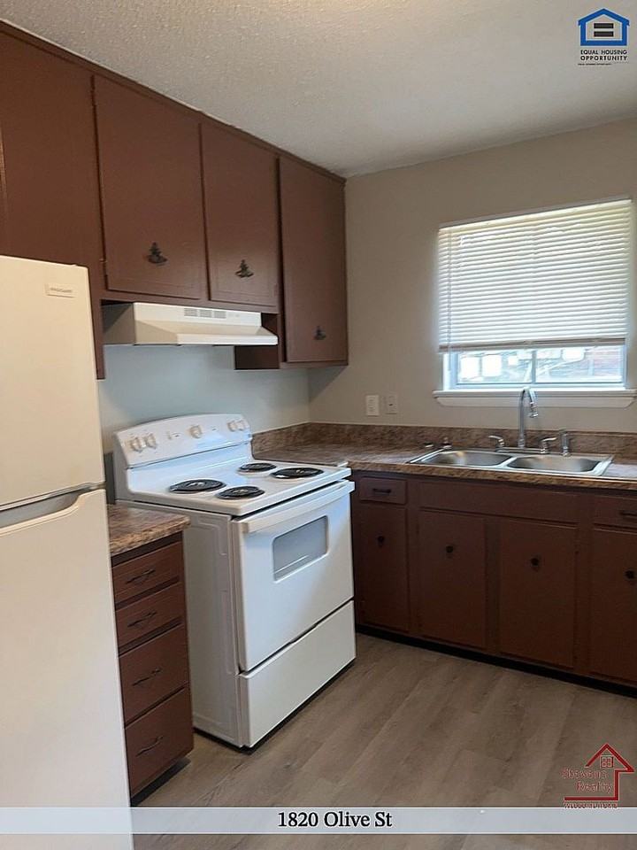 1820 Olive St - Photo 7 of 14