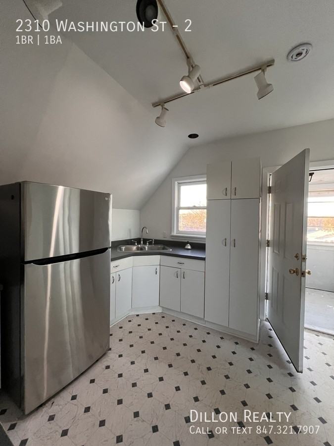 2310 Washington St #2 - Photo 2 of 8