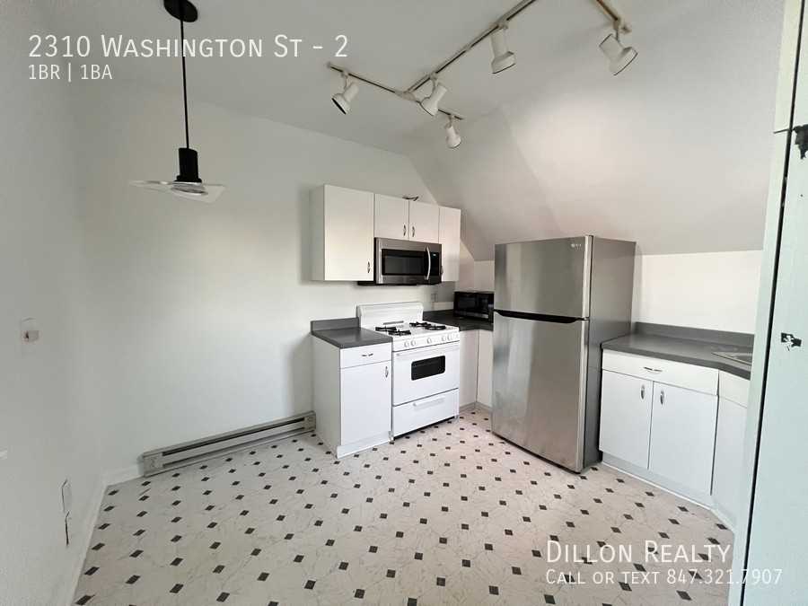 2310 Washington St #2 - Photo 3 of 8