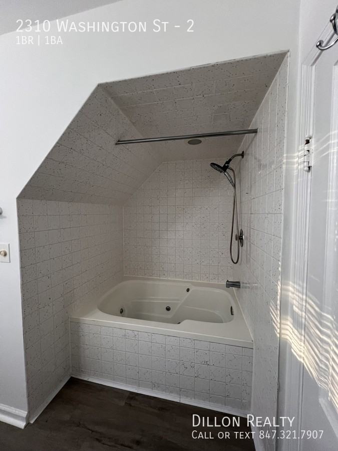 2310 Washington St #2 - Photo 7 of 8