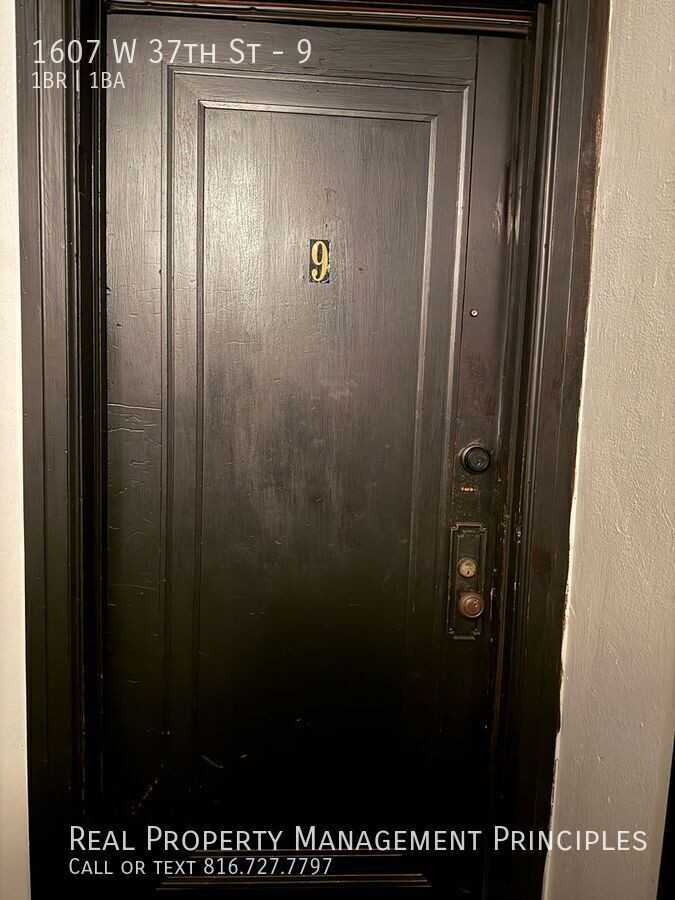 1607 W 37th St #9 - Photo 2 of 10