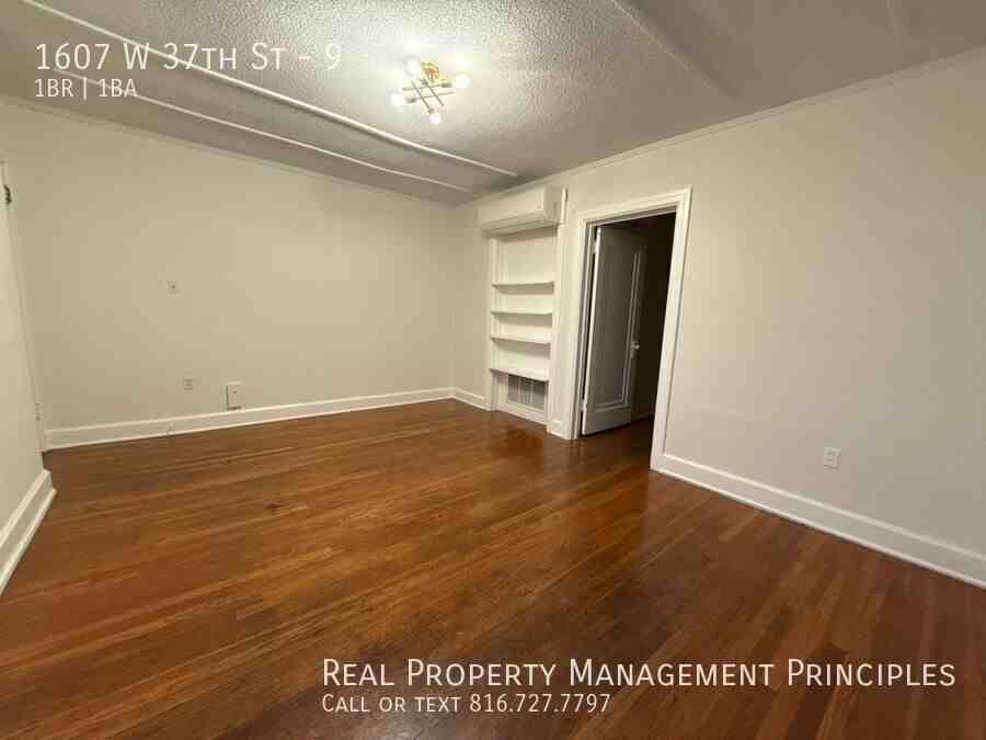 1607 W 37th St #9 - Photo 4 of 10