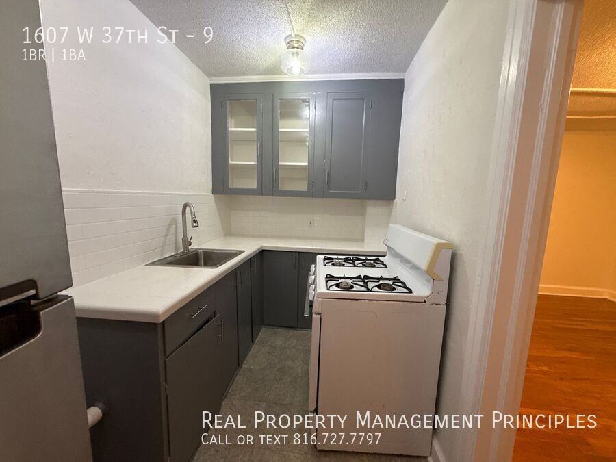 1607 W 37th St #9 - Photo 5 of 10
