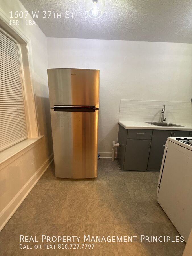 1607 W 37th St #9 - Photo 6 of 10