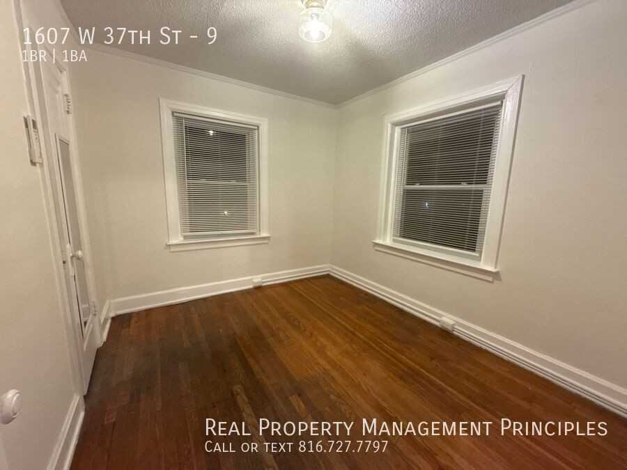 1607 W 37th St #9 - Photo 7 of 10