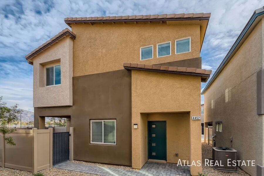 4452 Sapphire Moon Ave - Photo 2 of 45