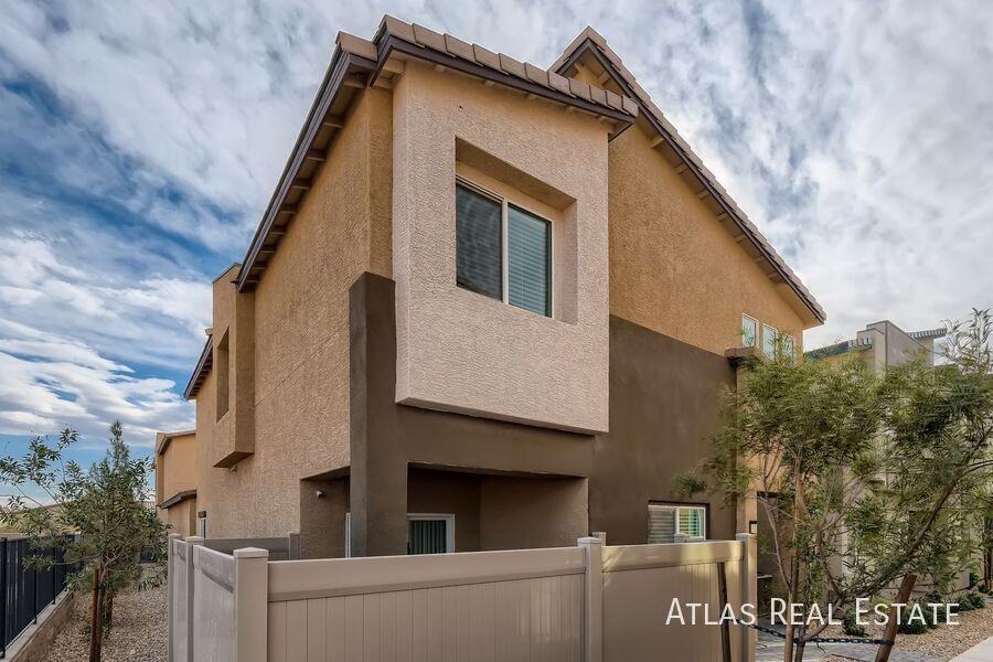 4452 Sapphire Moon Ave - Photo 3 of 45