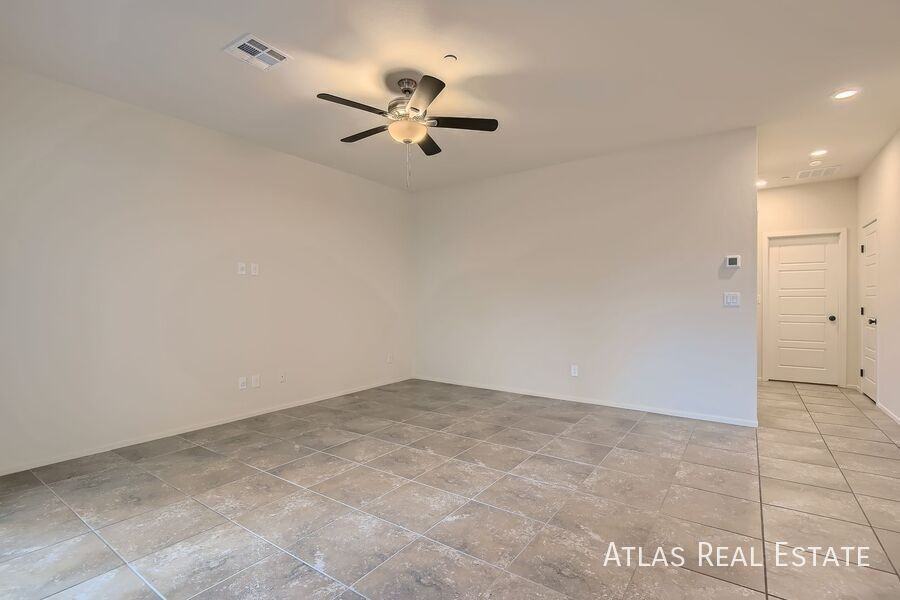 4452 Sapphire Moon Ave - Photo 6 of 45
