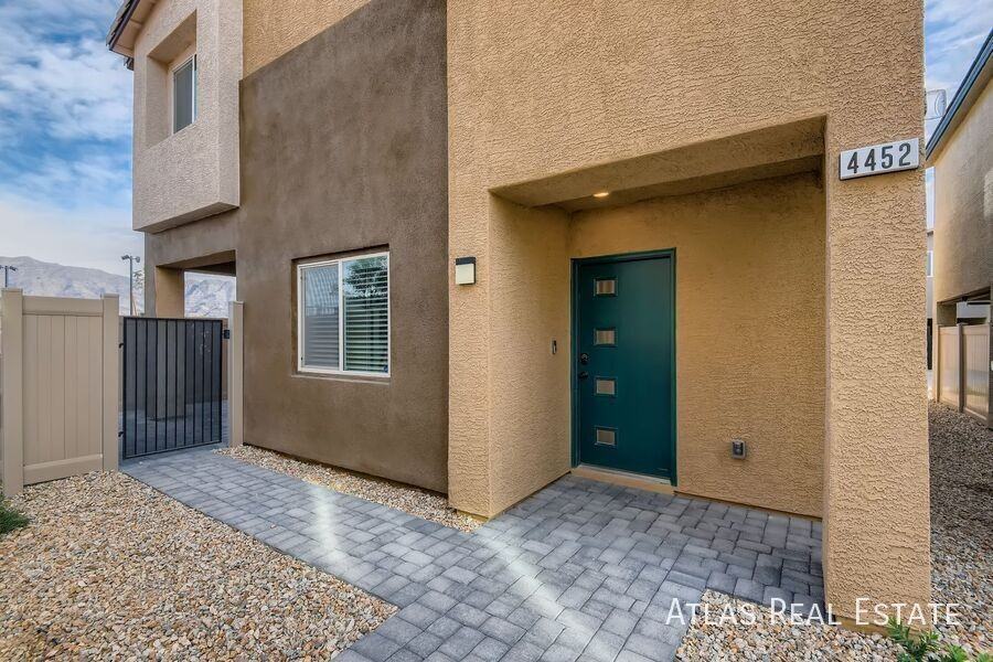 4452 Sapphire Moon Ave - Photo 7 of 45