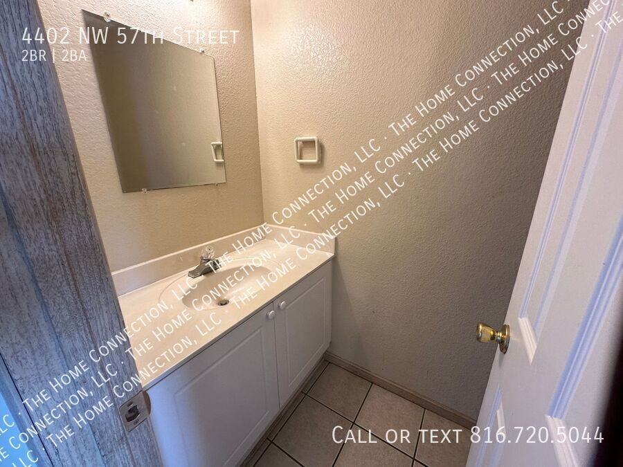4402 Nw 57th St - Photo 5 of 19