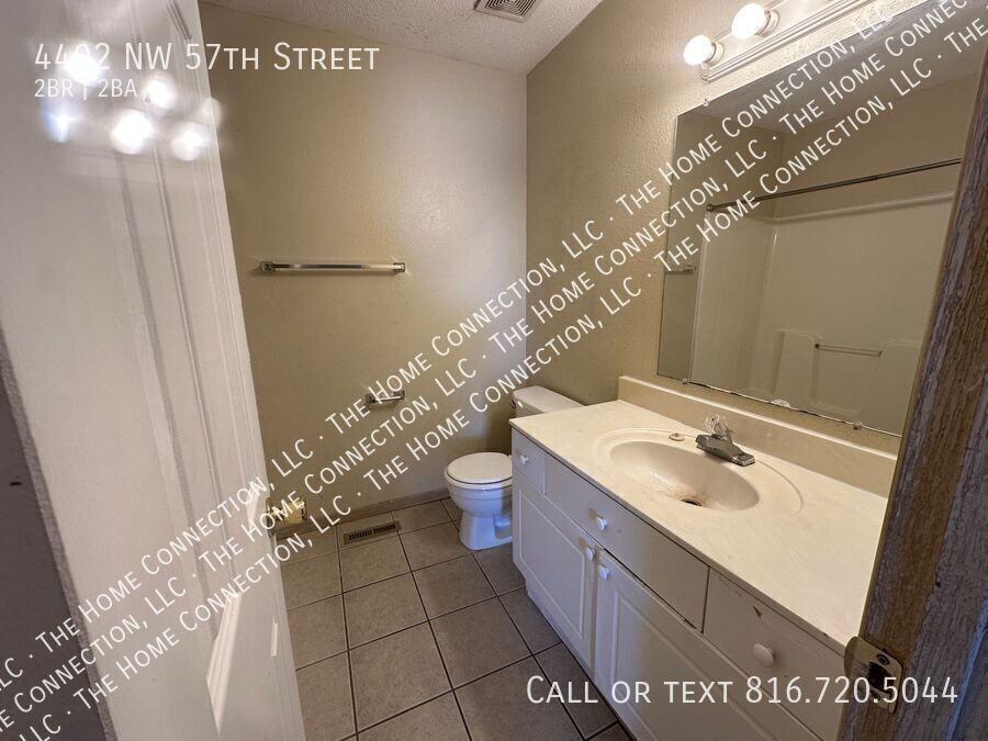 4402 Nw 57th St - Photo 6 of 19