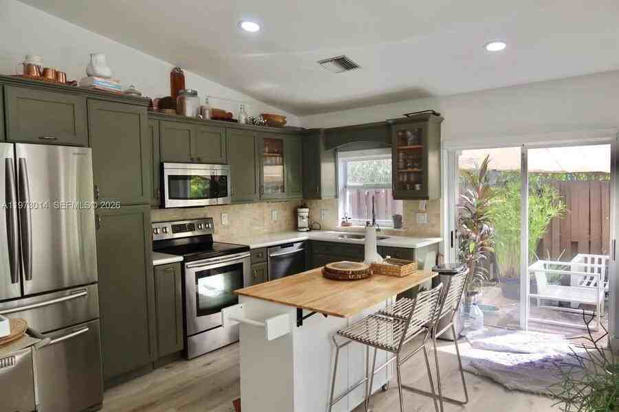 5862 Nw 113th Pl - Photo 6 of 19