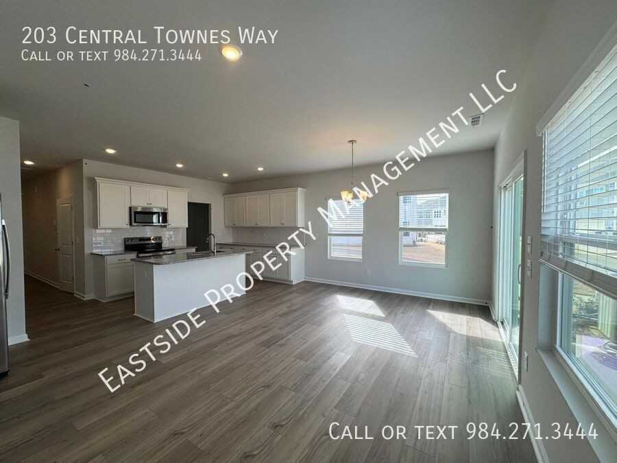 203 Central Townes Way - Photo 6 of 22