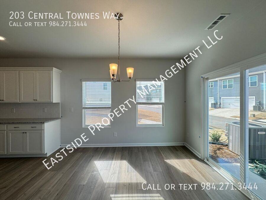 203 Central Townes Way - Photo 7 of 22