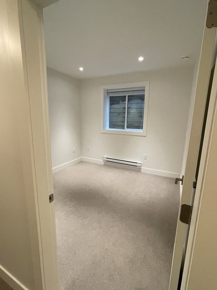 16500 21A Avenue - Photo 4 of 7