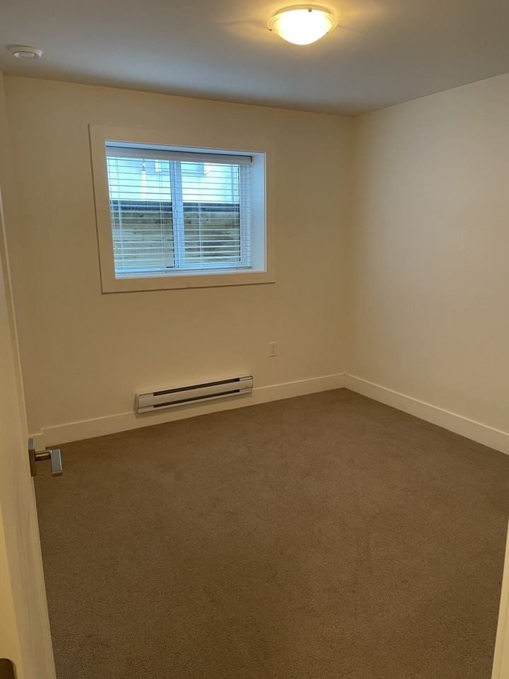 16500 21A Avenue - Photo 5 of 7