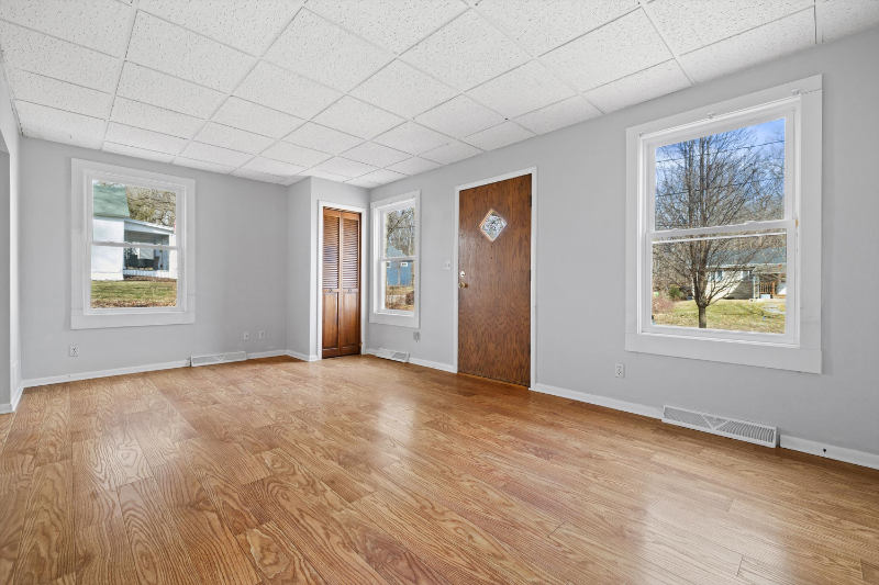 1524 Dodge St - Photo 2 of 20