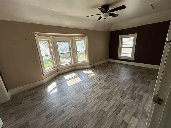 932 Forsythe St - Photo 3 of 7