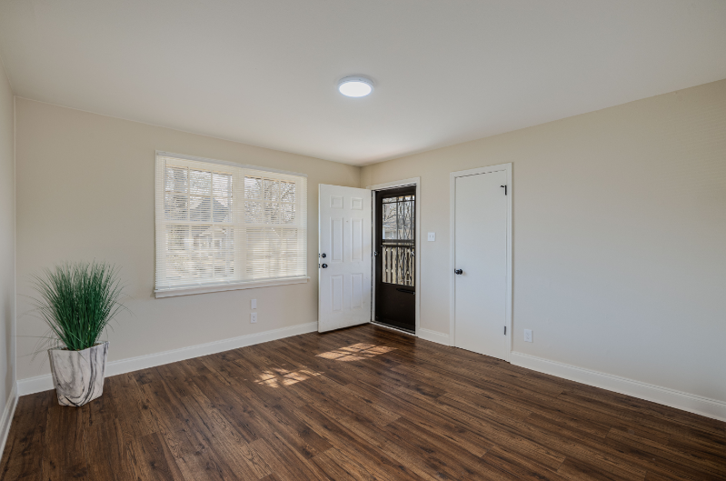 2086 Harbert Ave - Photo 3 of 10