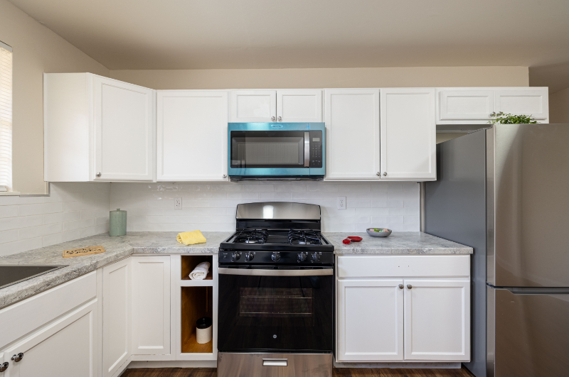 2086 Harbert Ave - Photo 5 of 10