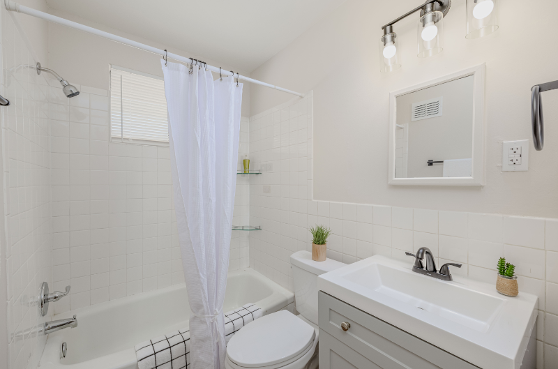 2086 Harbert Ave - Photo 6 of 10