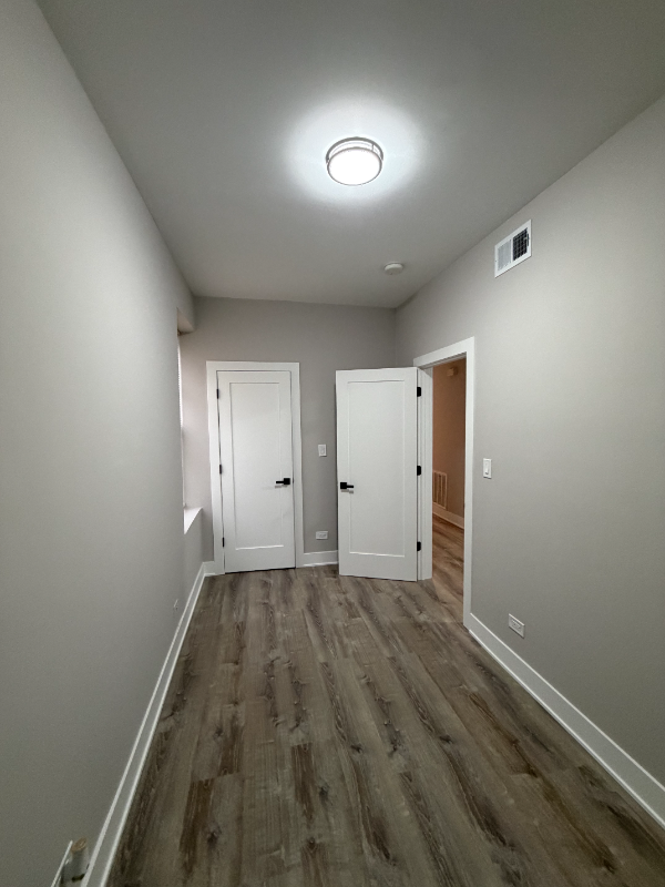 931 W 34th Pl #1 - Photo 3 of 7