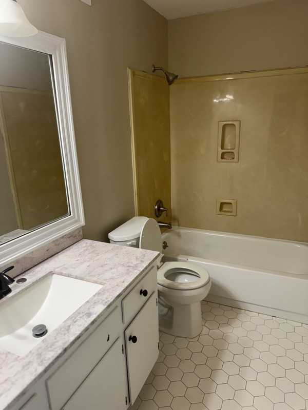 2004 Pine Needle Dr E - Photo 5 of 23