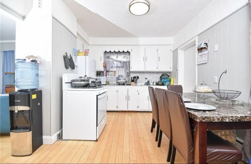 390 Weeden St #2 - Photo 3 of 8