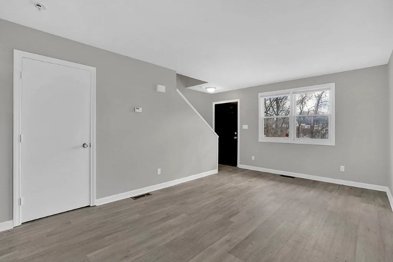 140 Cherry St - Photo 3 of 8