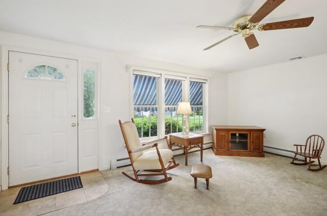 48 Lawndale Ave - Photo 2 of 11