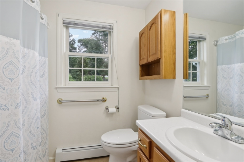 48 Lawndale Ave - Photo 5 of 11