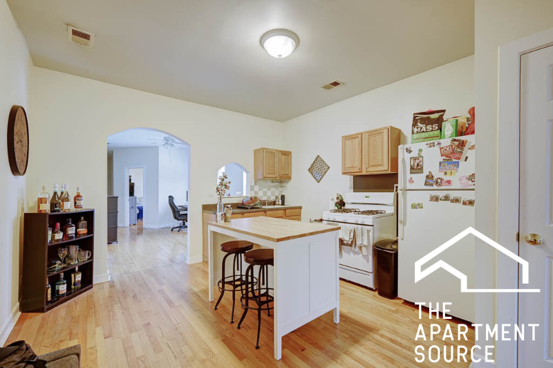 882 N Marshfield Ave #3F - Photo 2 of 9