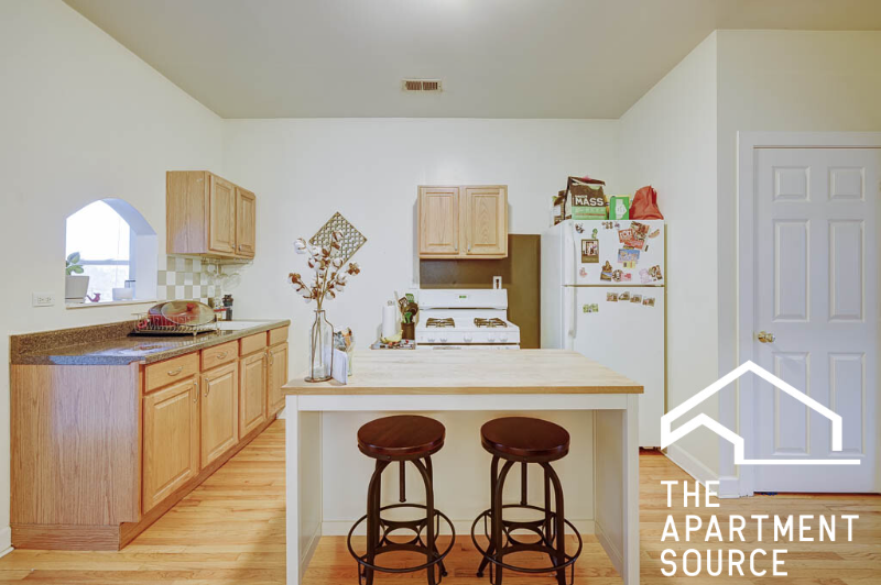 882 N Marshfield Ave #3F - Photo 3 of 9