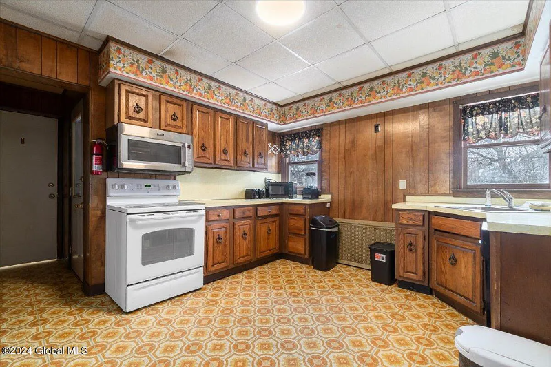 100 Park Pl #1 - Photo 2 of 4