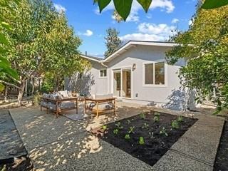 2267 Fenian Dr - Photo 4 of 21