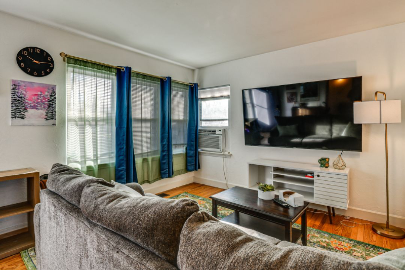 1397 Dallas St - Photo 2 of 14